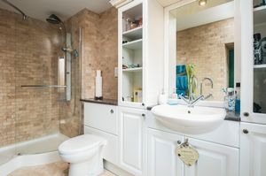 En-suite shower room- click for photo gallery